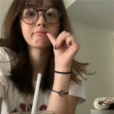 巴黎女子琼